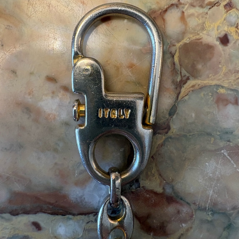 GUCCI Authentic Logo Key Chain
Interlocking G - Picture 6 of 7